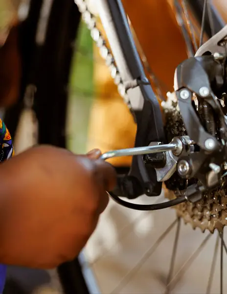 Zo span je zelf de ketting van je fiets
